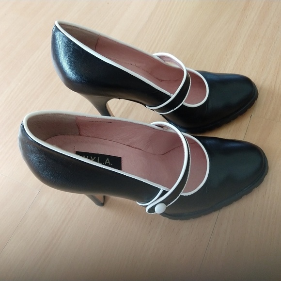 NEW N.Y.L.A. Black with strap and white lines. - Picture 5 of 7